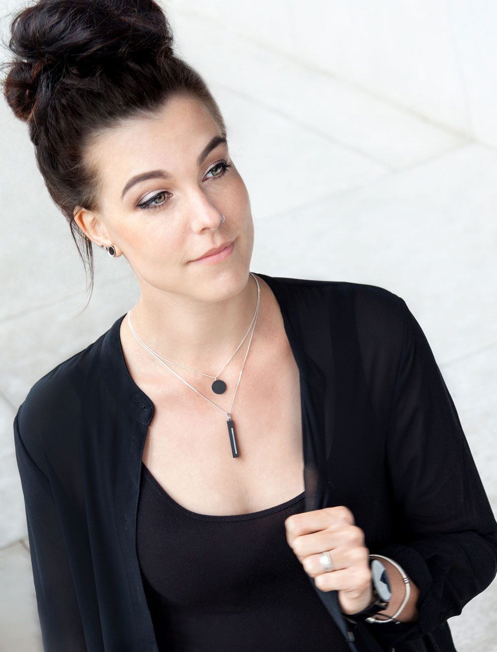 Handgefertigte Kette C3 und R0 aus der Studio 4L Betonmanufkaktur. Handgefertigtes Design, Interior und Betonschmuck.