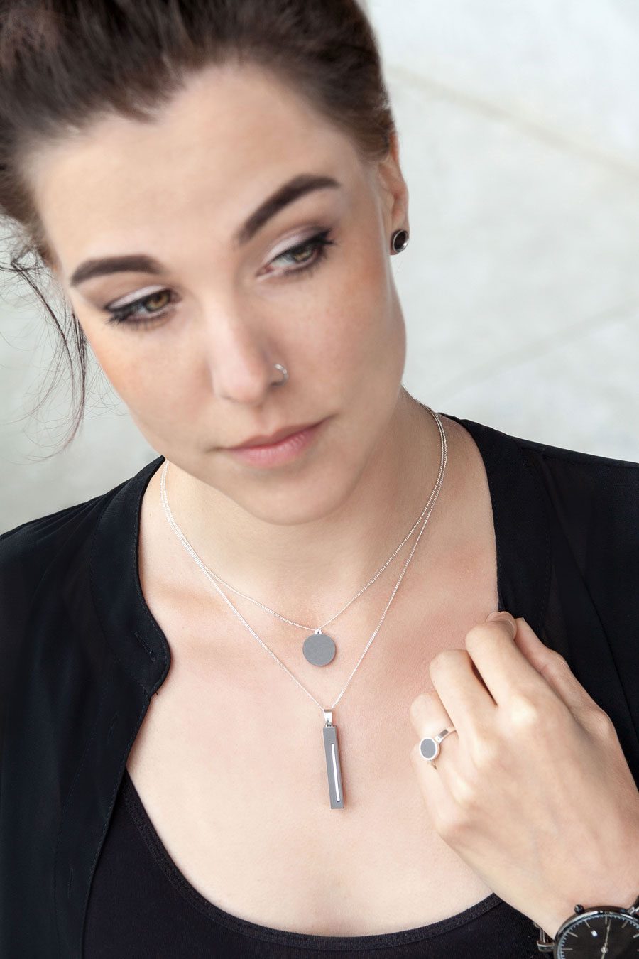 Studio 4L, die Manufaktur für handgefertigtes Design und Interior. Filigraner Betonschmuck, kombiniert mit hochwertigen Edelmetallen.