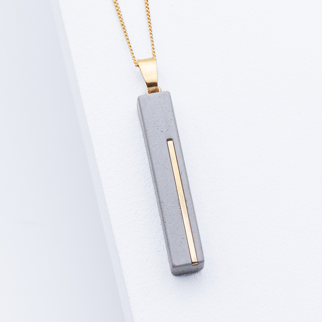 Betonschmuck von Studio 4L. Kette C2 Gold.