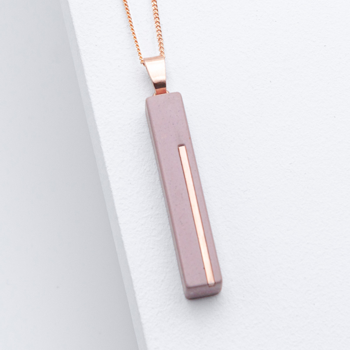 Betonschmuck von Studio 4L. Kette C2 Rosé Blush.