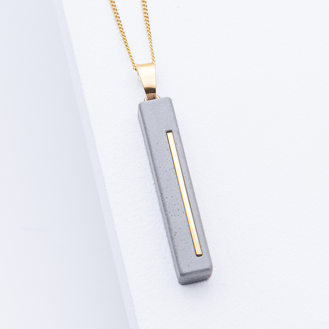 Betonschmuck von Studio 4L. Kette C3 Gold.