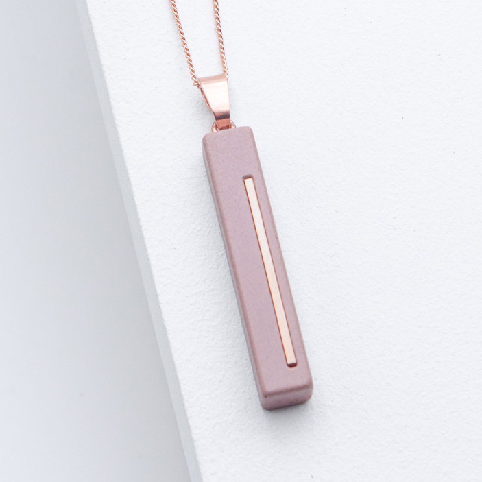 Betonschmuck von Studio 4L. Kette C3 Rosé Blush.