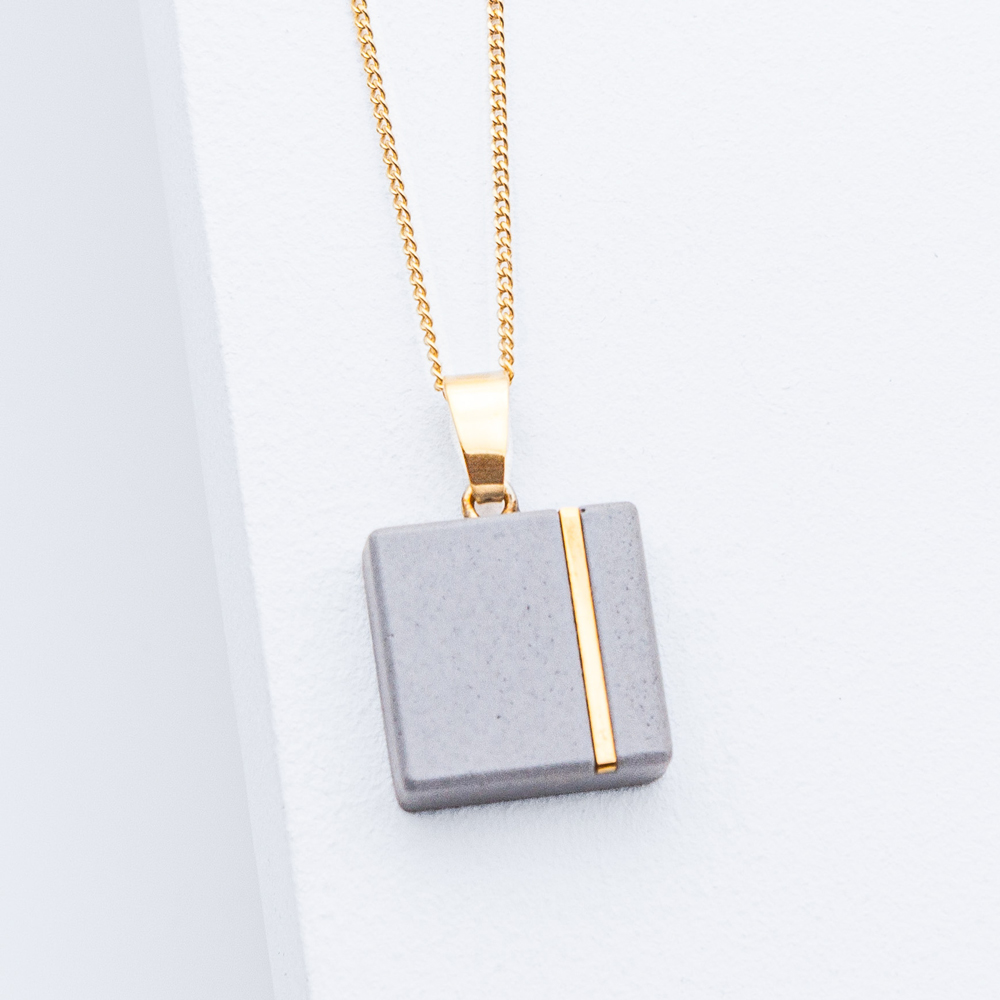 Betonschmuck von Studio 4L. Kette C30 Gold Grau.