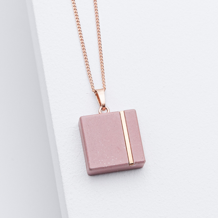 Betonschmuck von Studio 4L. Kette C30 Rosé Blush.