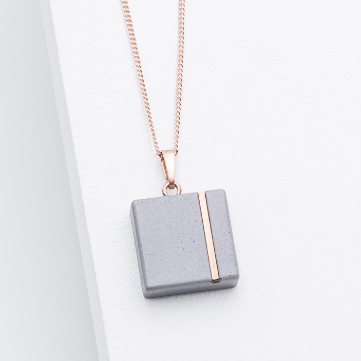 Betonschmuck von Studio 4L. Kette C30 Rosé Grau.