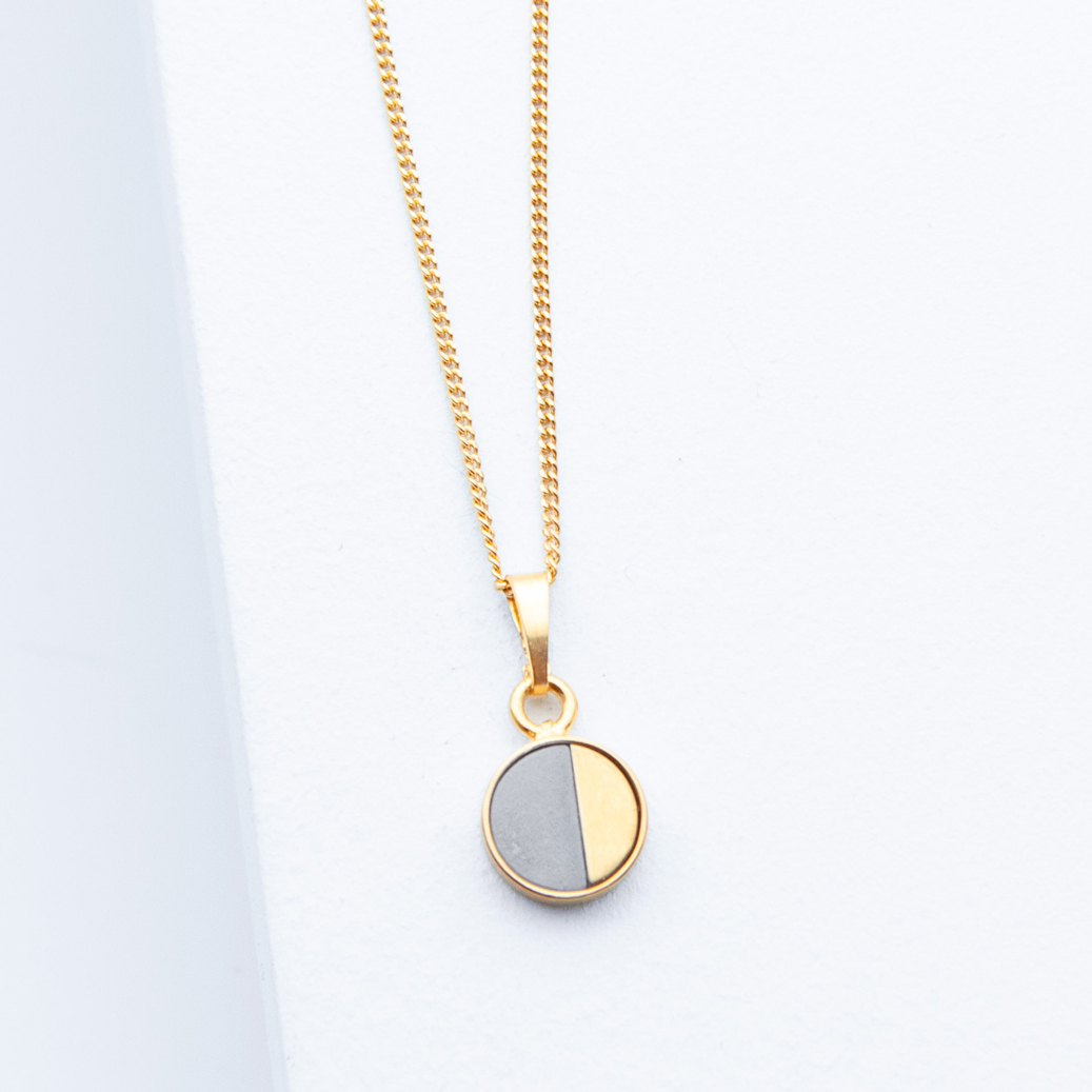 Betonsachmuck von Studio 4L. Kette R21 Gold Grau