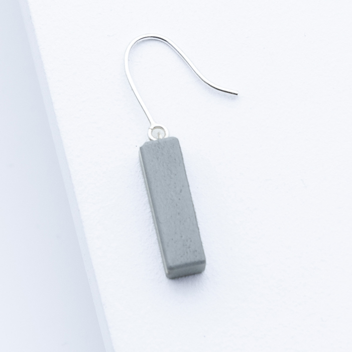 Betonschmuck von Studio 4L. Ohrringe Juliane Silber Grau
