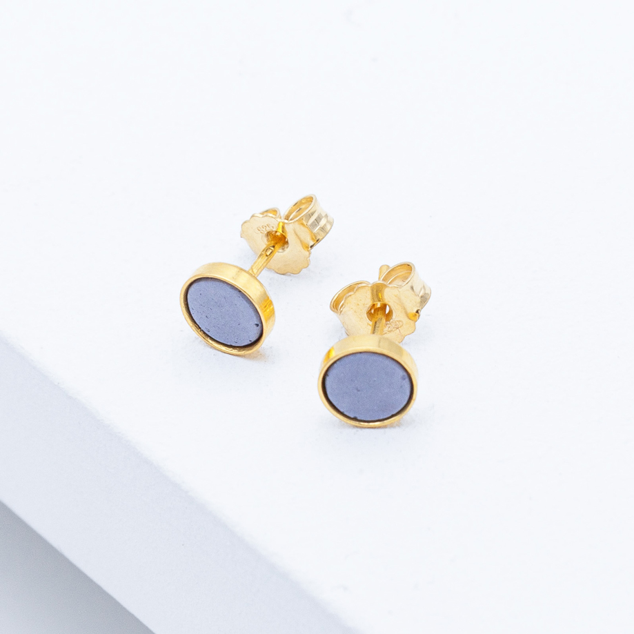 Handgefertigte Ohrstecker aus Betons und 925er Silber aus der Studio 4L Betonmanufaktur - Ohrstecker R10 Gold Classic Blue