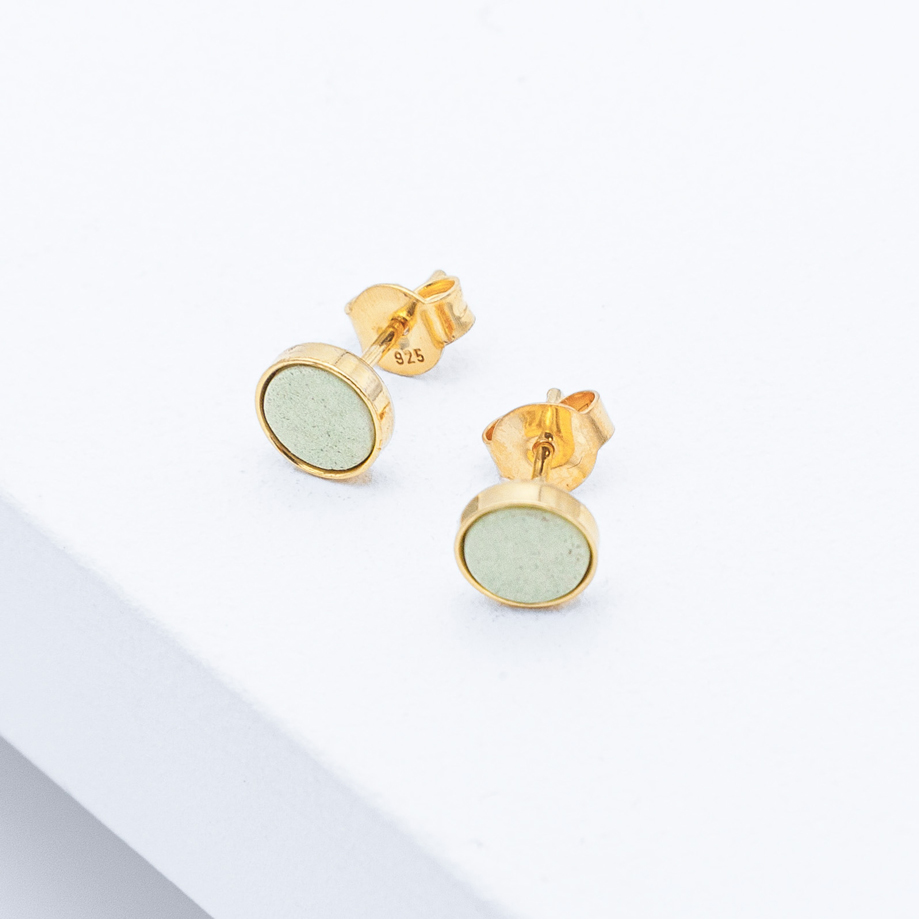 Handgefertigte Ohrstecker aus Betons und 925er Silber aus der Studio 4L Betonmanufaktur - Ohrstecker R10 Gold Grün