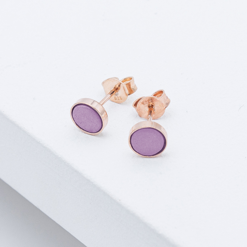Betonschmuck von Studio 4L. Ohrringe R10 in Rosé Crocus.