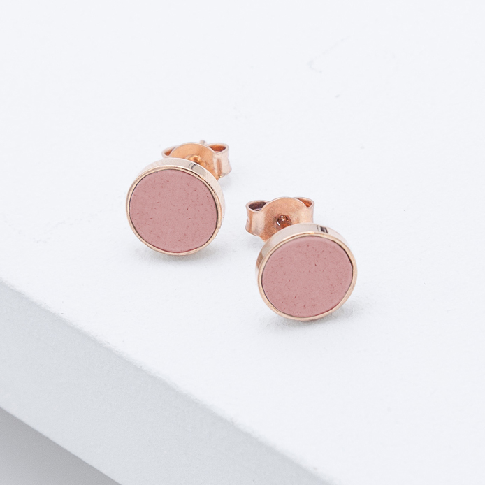 Betonschmuck von Studio 4L. Ohrstecker R20 in Rosé Blush.