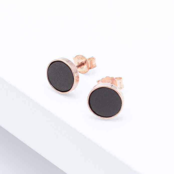 Betonschmuck von Studio 4L. Ohrstecker R20 in Rosé.