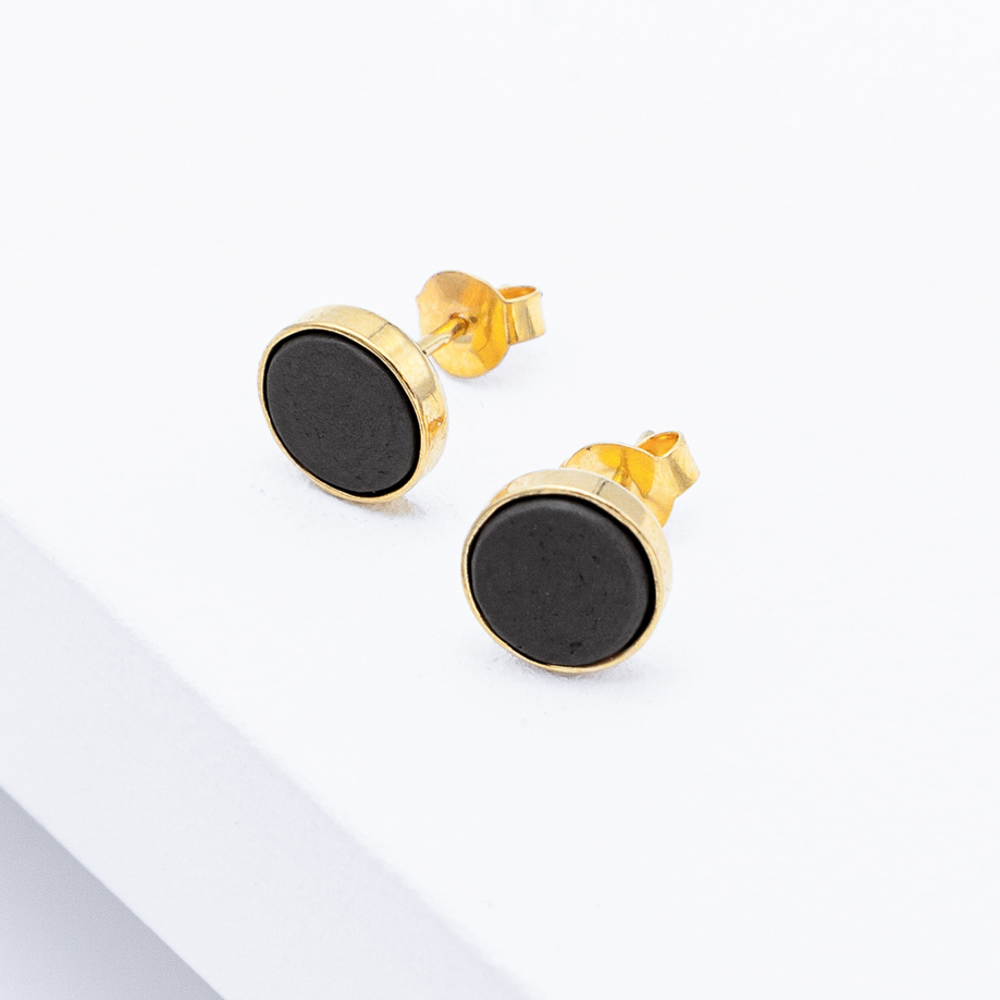 Betonschmuck von Studio 4L. Ohrstecker R20 in Gold.