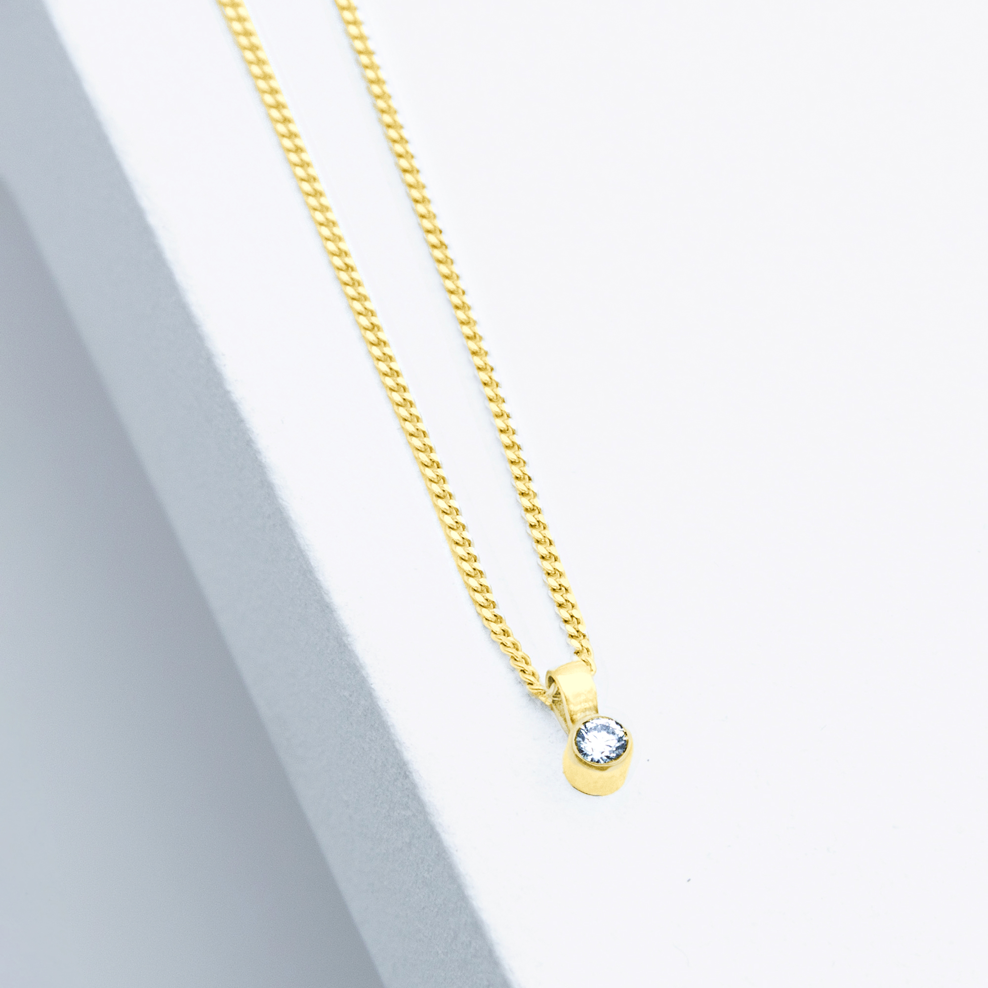 Kette Sparkle Labor-Diamant Silber mit rundem Edelstein ∅ 2,5 mm. Veredelt mit einer hochwertigen 18kt Goldplattierung.