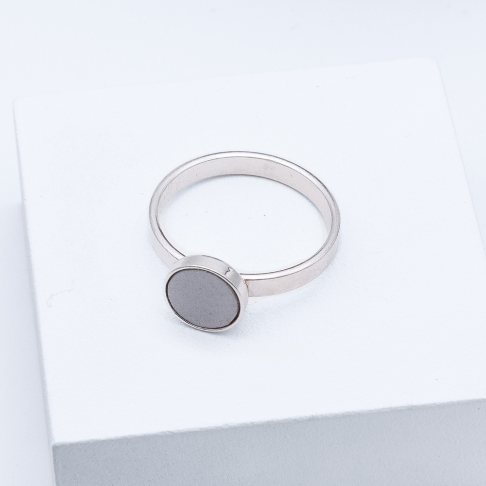 Betonschmuck von Studio 4L. Ring R0 Silber.