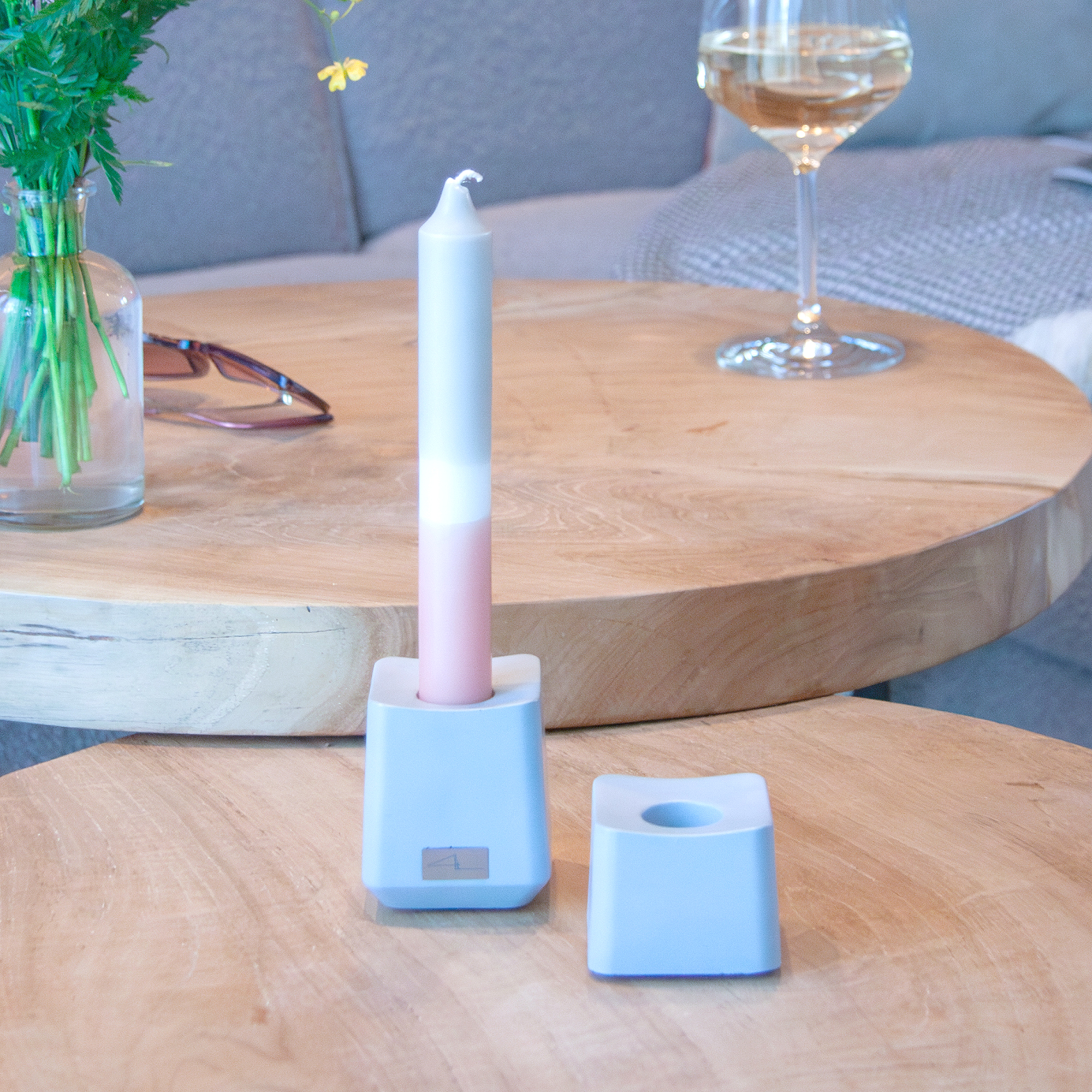 Kerzenständer Eddy aus der Studio 4L Betonmanufaktur. Auch als Gewürzhalter oder Vase verwendbar.